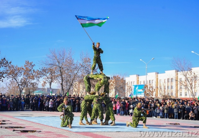 Himoyachilar uzbek tilida. 14 Января Ватан химоячилари. Ватан Узбекистан. 23 Февраля Узбекистан байрам. 23 Февраля Ватан химоячилари.